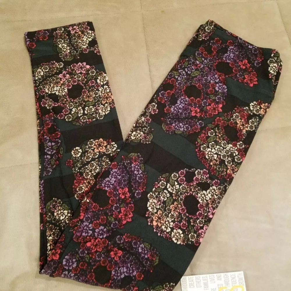 Lularoe OS floral skull leggings